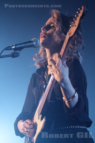 ANNA CALVI - 2014-02-15 - PARIS - Le Trianon - 